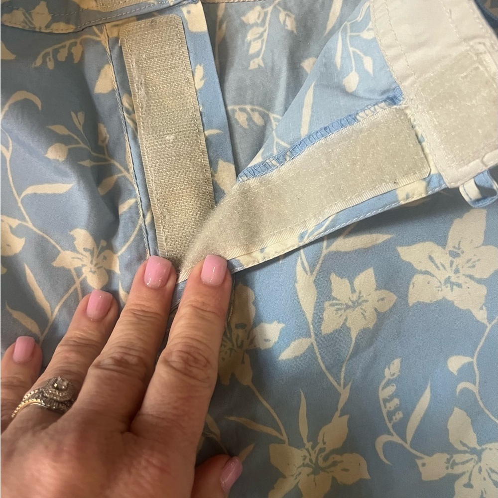 GAP Light Blue Floral Women's Athletic / Board Shorts - Picture 4 of 6